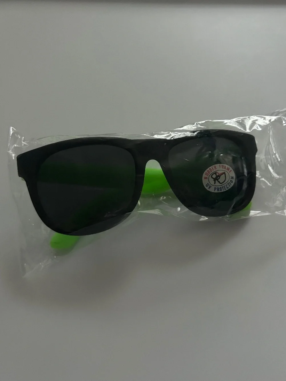 7UP the UNCOLA Sunglasses NWT